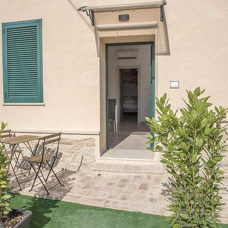 Queen Appartamenti E Camere Campofilone Luaran gambar