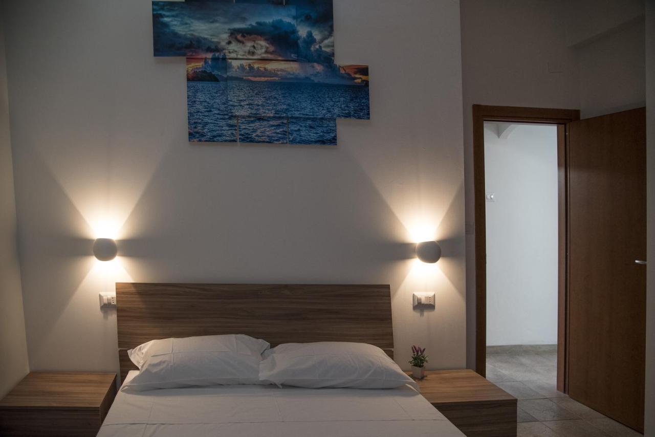 Queen Appartamenti E Camere Campofilone Luaran gambar