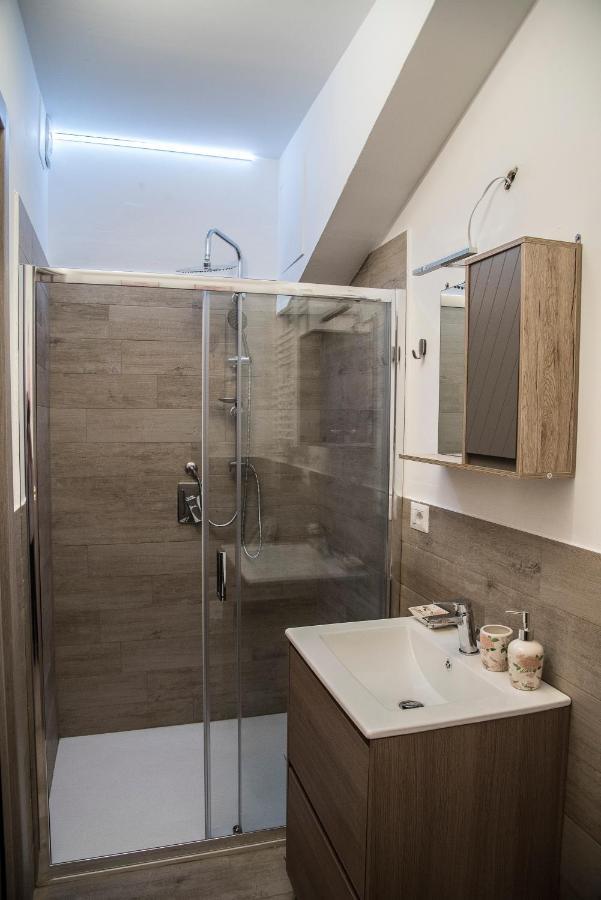 Queen Appartamenti E Camere Campofilone Luaran gambar
