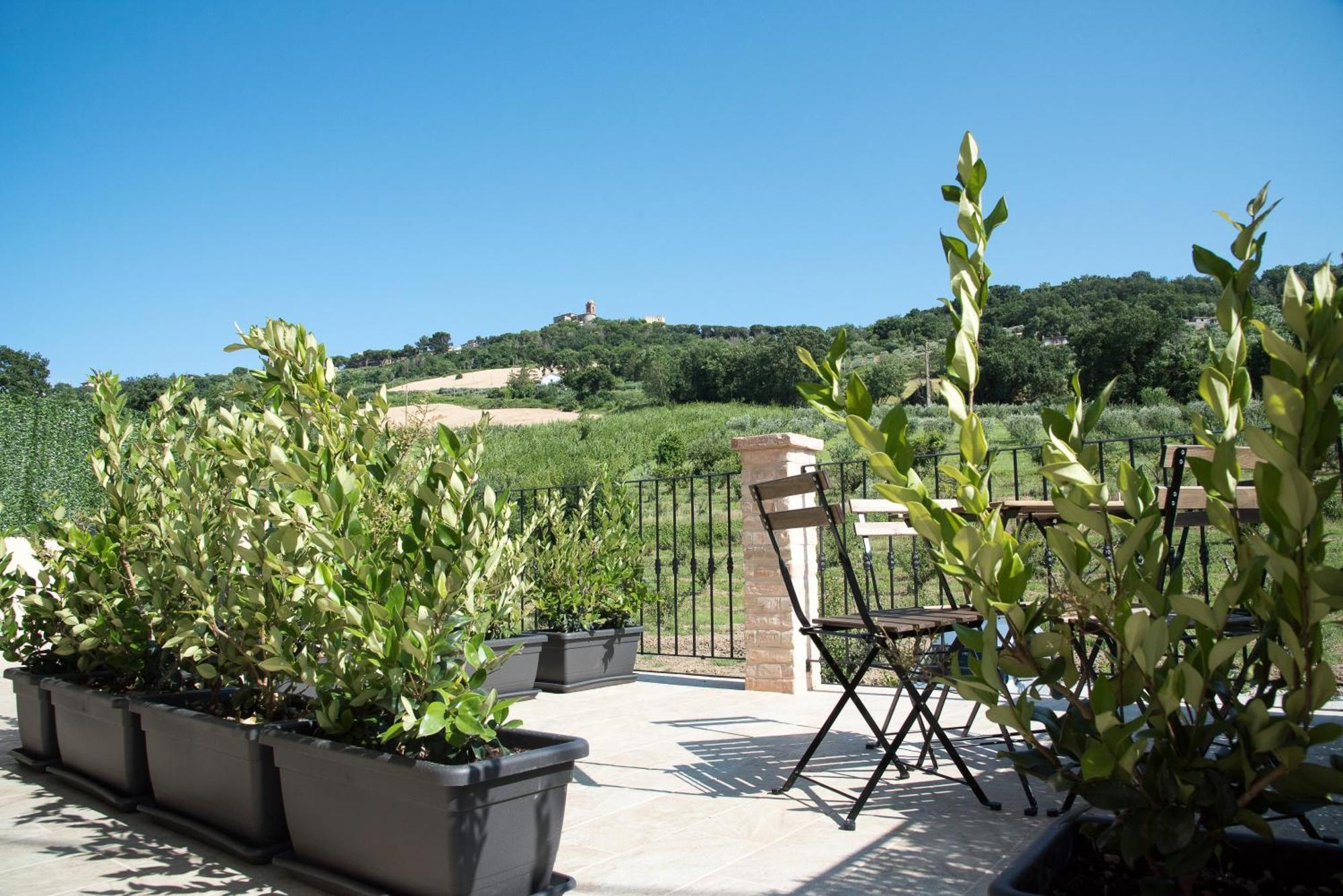 Queen Appartamenti E Camere Campofilone Luaran gambar