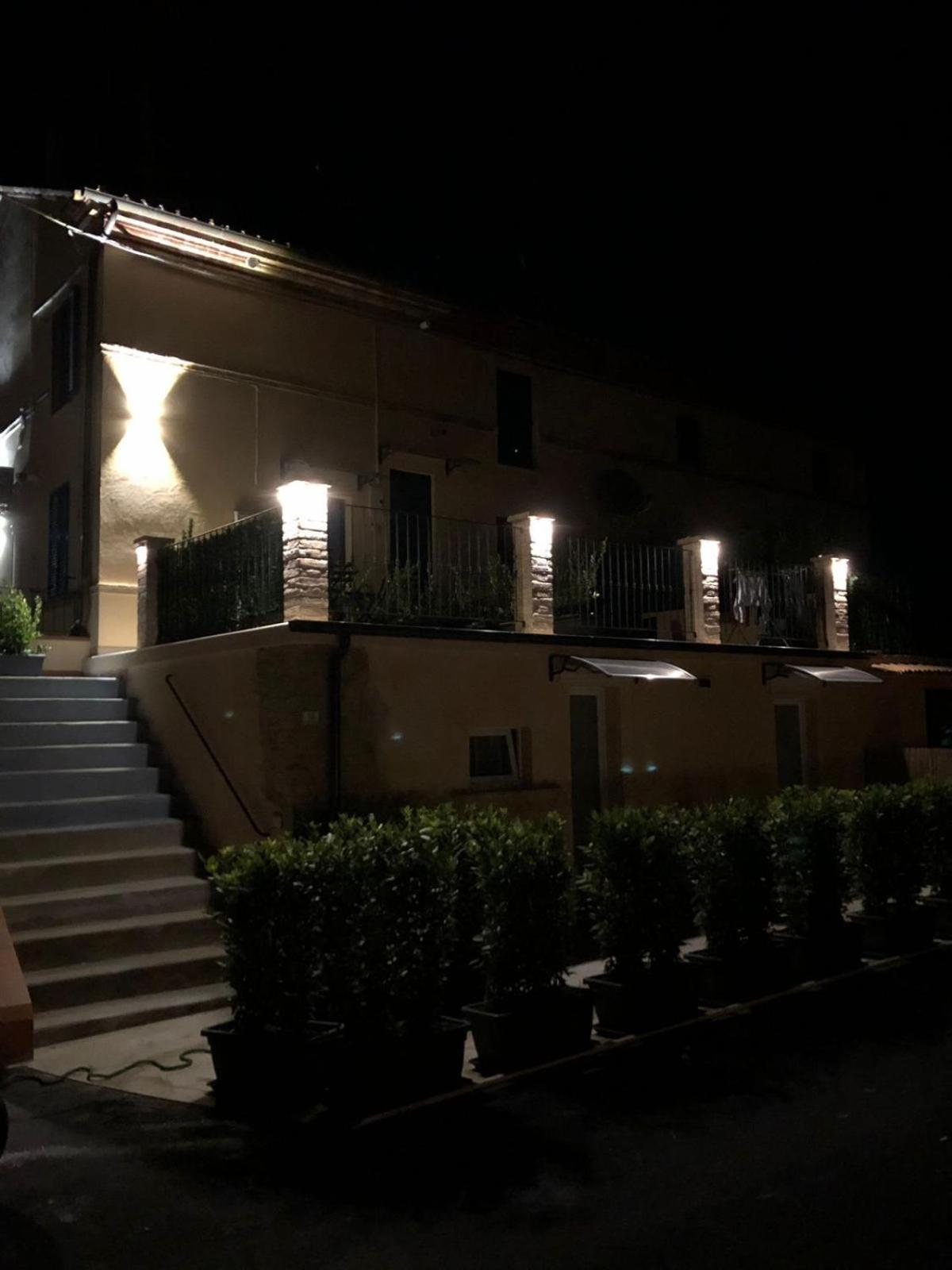 Queen Appartamenti E Camere Campofilone Luaran gambar